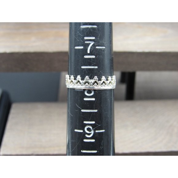Size 8 Sterling Silver Delicate Heart Crown Band Ring - Picture 3 of 5